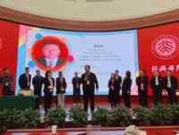 中国著名根雕 大师——包宗良
