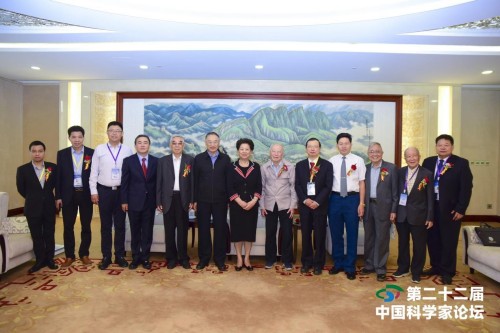 铁血荣光，共铸八一魂访中医传奇人物 当代中医事业奠基人李乘伊院士 荣获担任：中国中医专家委员会常务主席