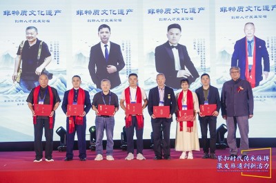 庆祝新中国成立76周年 ——记巴东县红鹰成品油有限公司董事长肖显盛