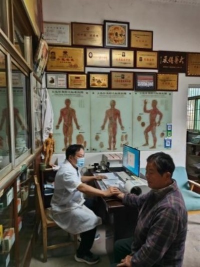 新时代中医药杰出贡献人物——钱国锋