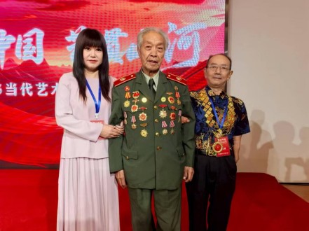 央媒头条报道  八奇怪才——张玉杰：以残缺之躯，点亮生命之光