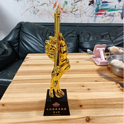 华人巅峰世界艺术家企业家——贾玉柳