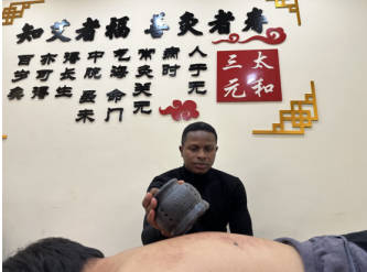 尼日利亚博士留学生马诺  (OKEK）