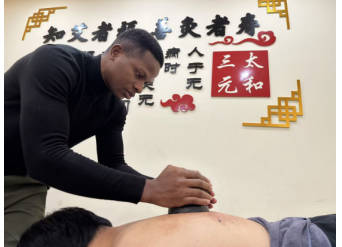 尼日利亚博士留学生马诺  (OKEK）