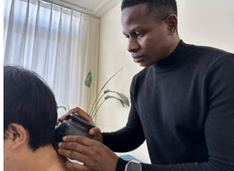 尼日利亚博士留学生马诺  (OKEK）